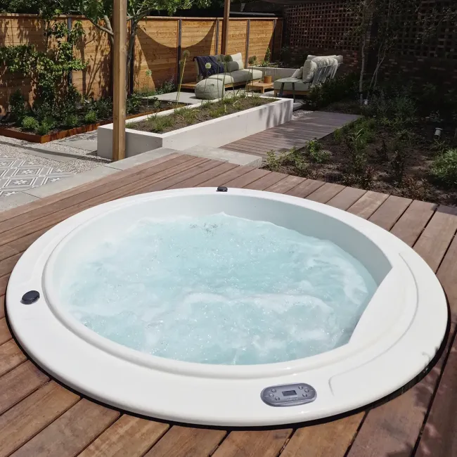 Spa Sundown , Jacuzzi interna ed esterna da 5 posti - Aquavia Spa
