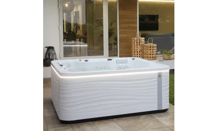 Spa Essence , 5-Sitzer-Whirlpool, außen oder innen – Aquavia Spa